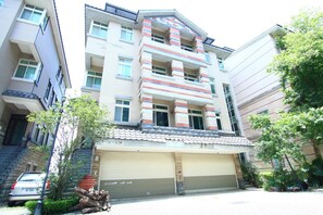 Exterior - Dan Dan House (Tongluo)