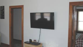 2 dormitoris, caixa forta a l'habitació i planxa i posts de planxar