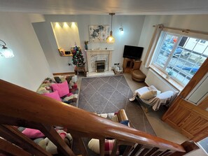 Smart-TV, peis og bøker