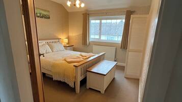 2 bedrooms, iron/ironing board, travel crib, free WiFi