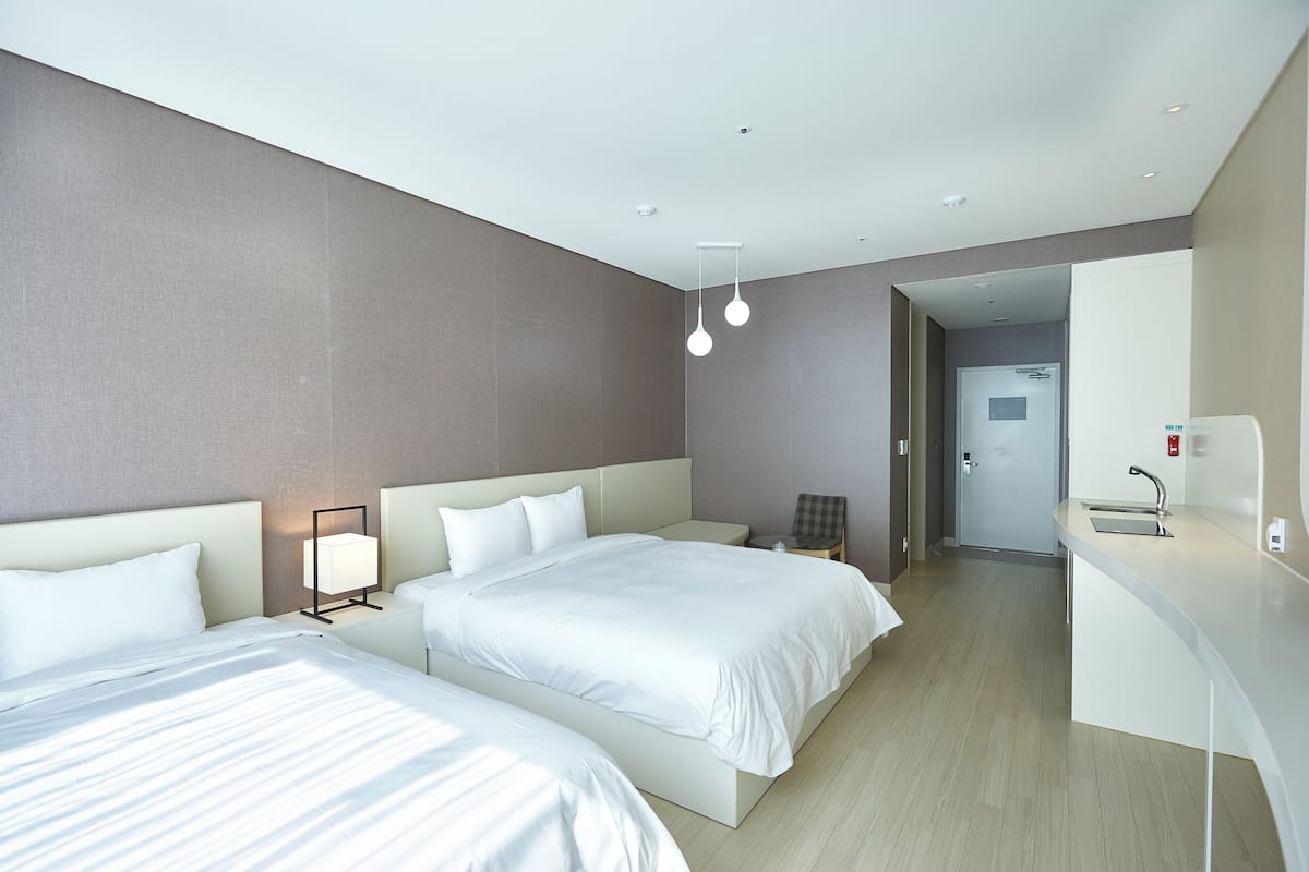 1 bedroom, desk, laptop workspace, blackout drapes