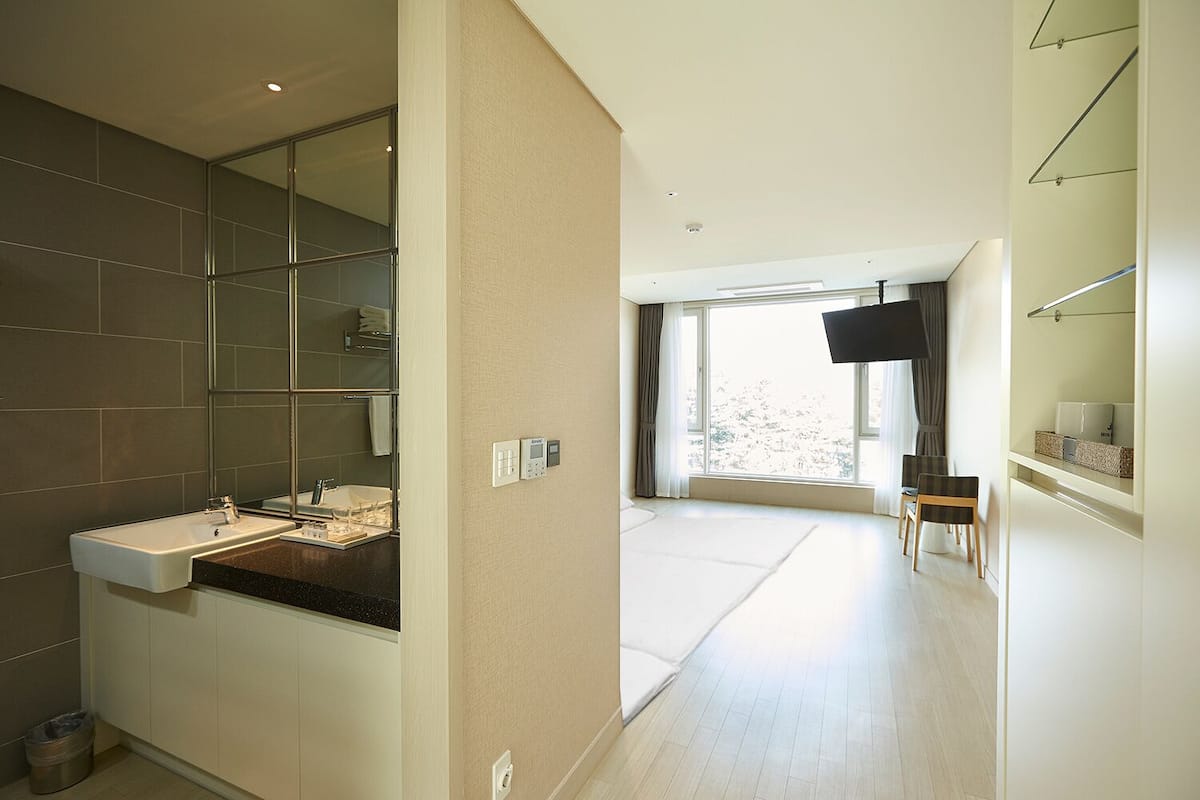 1 bedroom, desk, laptop workspace, blackout drapes