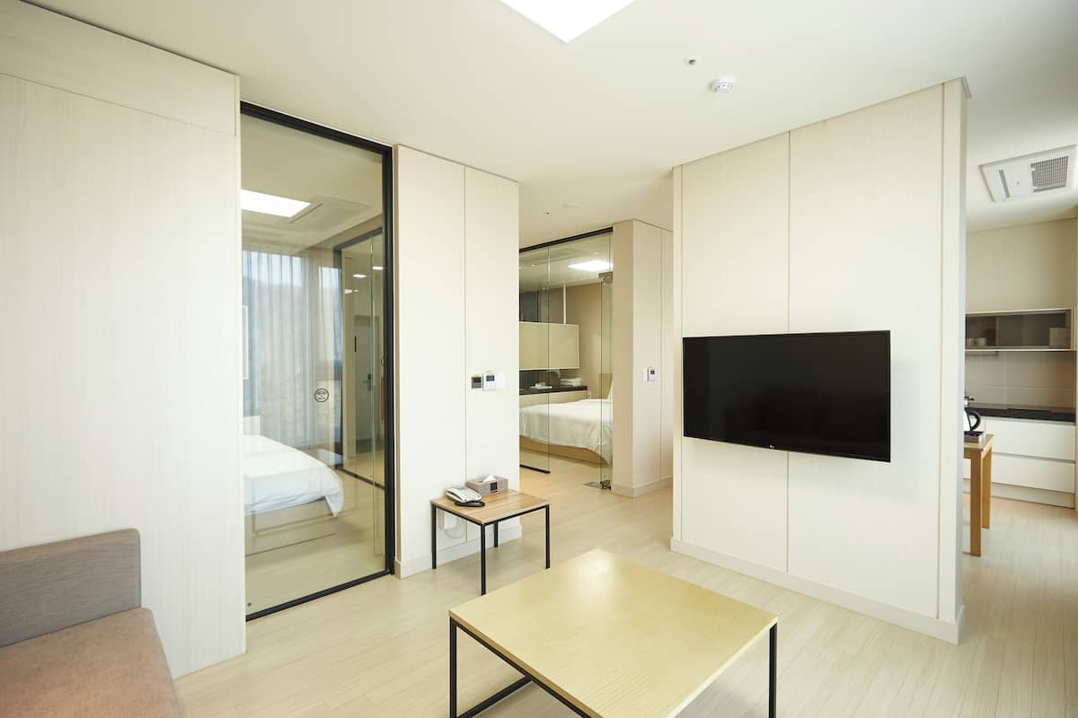 1 bedroom, desk, laptop workspace, blackout drapes