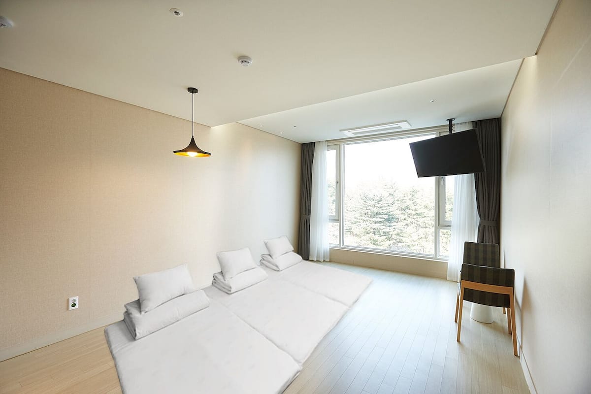 1 bedroom, desk, laptop workspace, blackout drapes