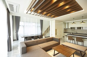 Desk, laptop workspace, blackout curtains, free WiFi - Hotel Around Pyeongchang (Pyeongchang)