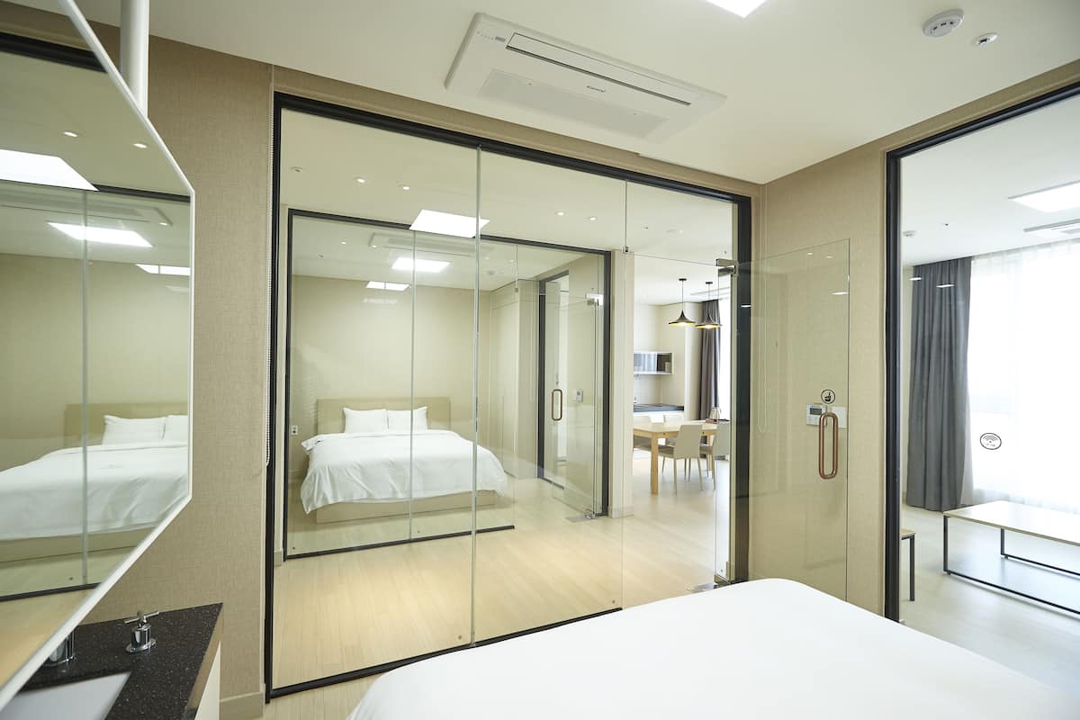 1 bedroom, desk, laptop workspace, blackout drapes