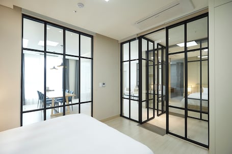 1 bedroom, desk, laptop workspace, blackout drapes