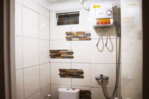 Standard Studio | Bathroom