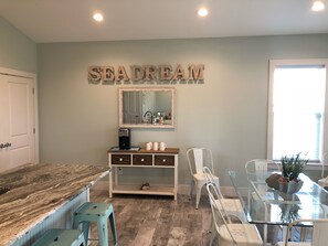 Dining - Pet Friendly! Private Pool - Beach, Restaurants, Entertainment Minutes Away!  (Gulf Shores)