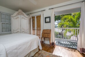 2 bedrooms, iron/ironing board, internet, bed sheets