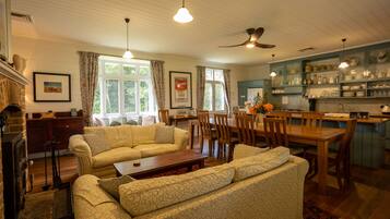 Smart TV, fireplace, DVD player, books