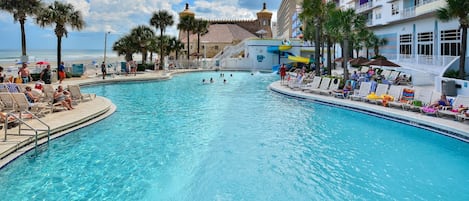 Una piscina cubierta, una piscina climatizada