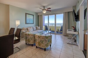 Télévision à écran plat, lecteur de DVD