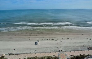 On the beach, beach towels - Ocean Front Delight - Ocean Walk (Daytona Beach)