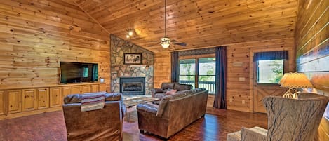 TV, fireplace, DVD player, books