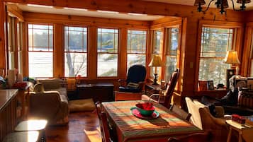 Smart TV, fireplace, Netflix, DVD player