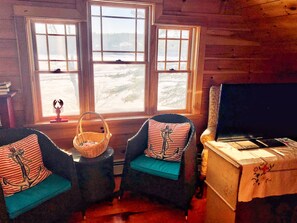 Een smart-tv, een open haard, Netflix en een dvd-speler