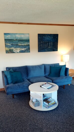 Smart TV, fireplace, DVD player, table tennis - Idyllic Lakefront House Suited Two Families (Ludlow)