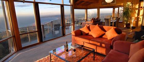 Télévision, cheminée, Netflix, lecteur de DVD