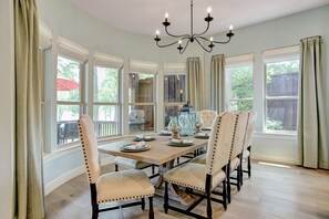 Dining - Very Rare Waterfront Home on Lake Texoma, Walk to Water from the backyard (Pottsboro)