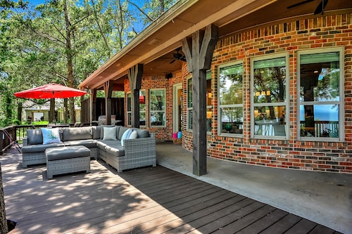 Very Rare Waterfront Home on Lake Texoma, Walk to Water from the backyard