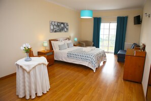 4 bedrooms, iron/ironing board, travel cot, free WiFi