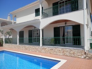 Outdoor pool - HOME SOUSA tranquility for your holiday in family 10 minutes from the beach !! (Lagos)