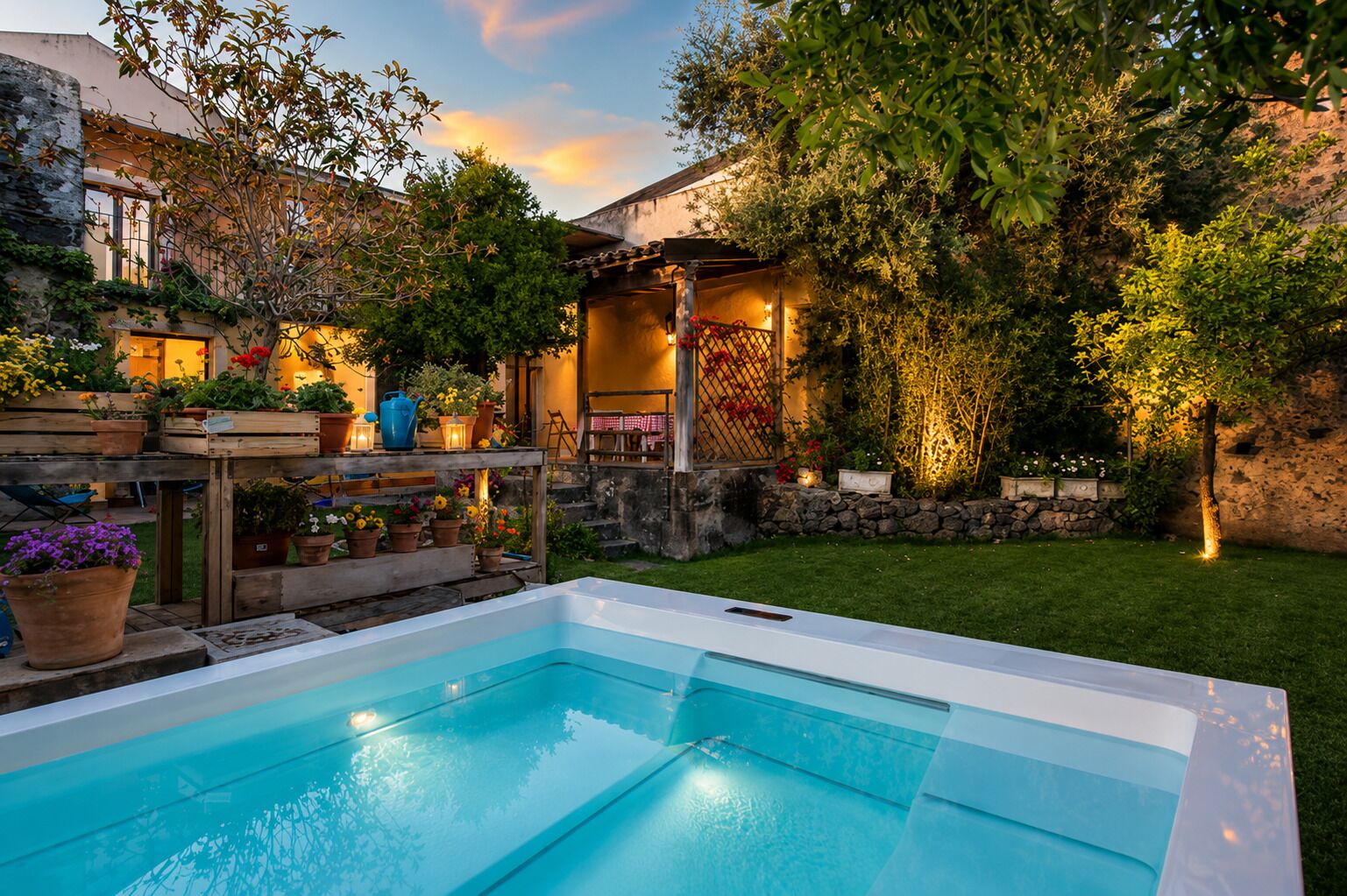 Outdoor spa tub