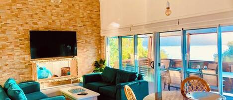 Televisio, takka, DVD-soitin