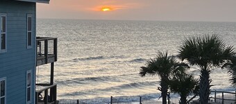 Some of the best views on the cape. Beachfront and steps to the gulf!