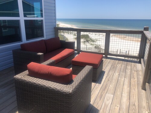 Some of the best views on the cape. Beachfront and steps to the gulf!