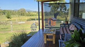 Terrace/patio - Hunter Valley Rural Lodge - Quaint towns, State forests & Wineries to explore! (Glendon Brook)