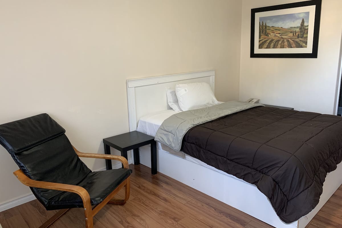Standard Room, 1 Queen Bed, Kitchenette, Park View | Down duvets, individually decorated, individually furnished, desk
