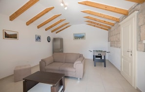 TV, lareira, pebolim