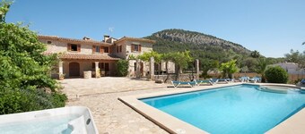 Ca l'Apostol、プール付きのマヨルカン様式のヴィラ