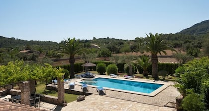 Ca l'Apostol, villa estilo mallorquín con piscina