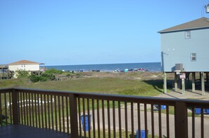 Property grounds - Sunny Days - Beautiful, large Deck, and Nice Views! Free WIFI & Pet-Friendly! (Surfside Beach)