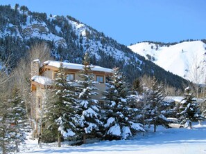 Exterior - Great 2 bed townhouse. This is the best location in Ketchum! (Ketchum)