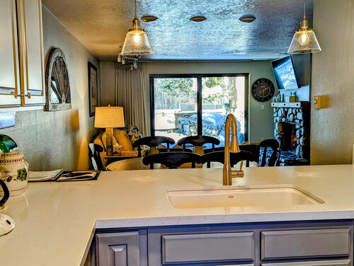 Great 2 bed townhouse. This is the best location in Ketchum!