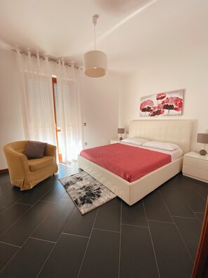 2 makuuhuonetta, silitysrauta/-lauta, ilmainen Wi-Fi, vuodevaatteet