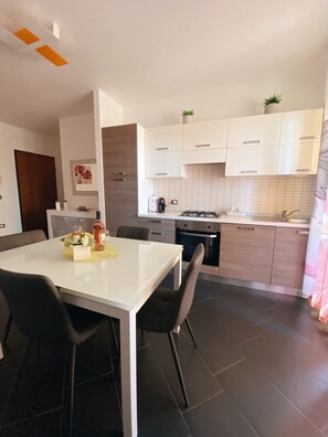 Dining - Spectacular new penthouse with sea and green view, 5th floor, with free wi-fi  (Alghero)