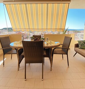 Outdoor dining - Spectacular new penthouse with sea and green view, 5th floor, with free wi-fi  (Alghero)