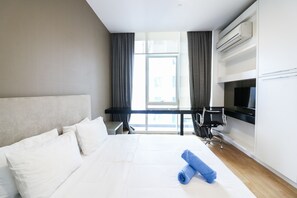 Skrivebord, mørklægningsgardiner, strygejern/strygebræt, gratis Wi-Fi