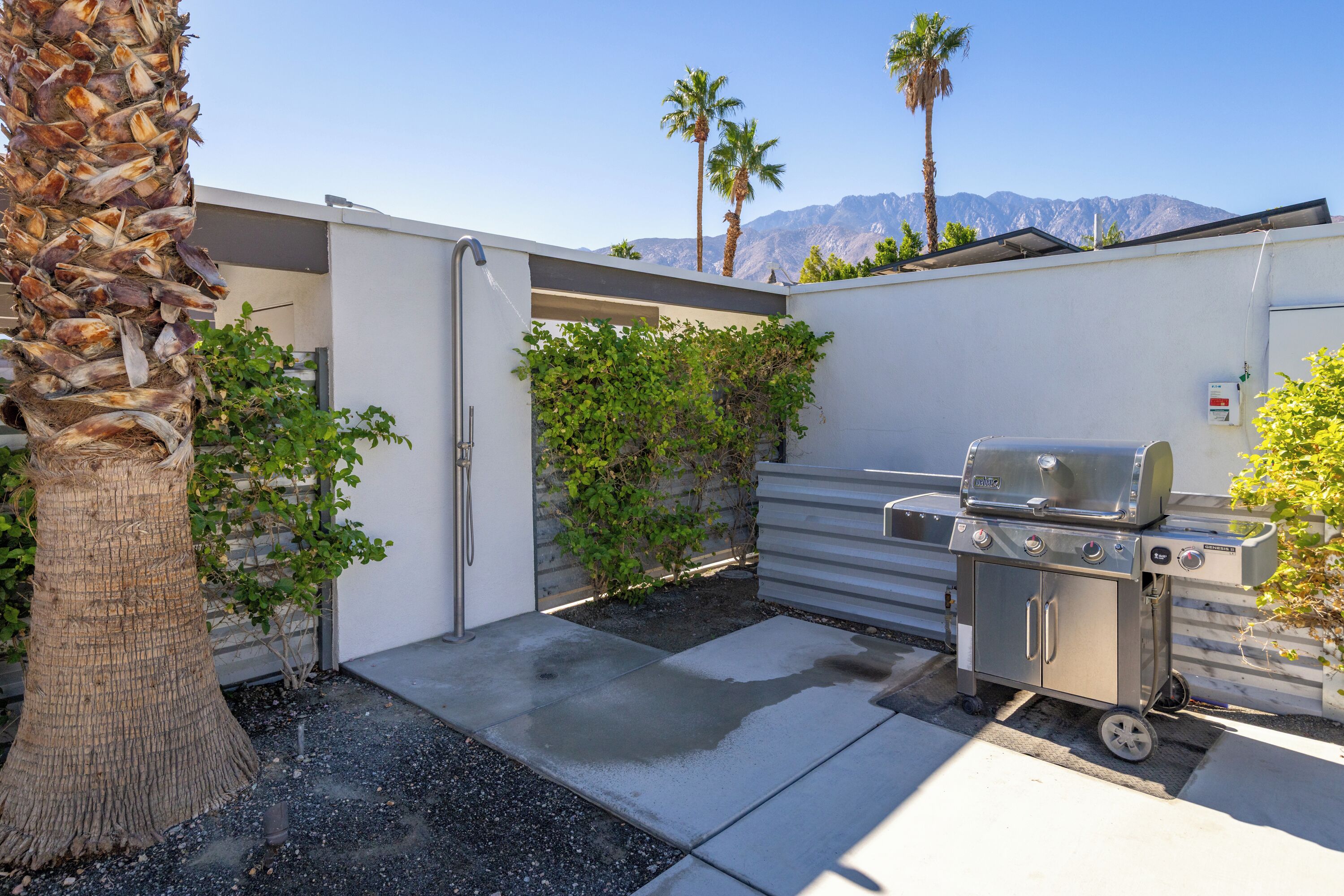 Gorgeous BBQ with Outdoor Shower