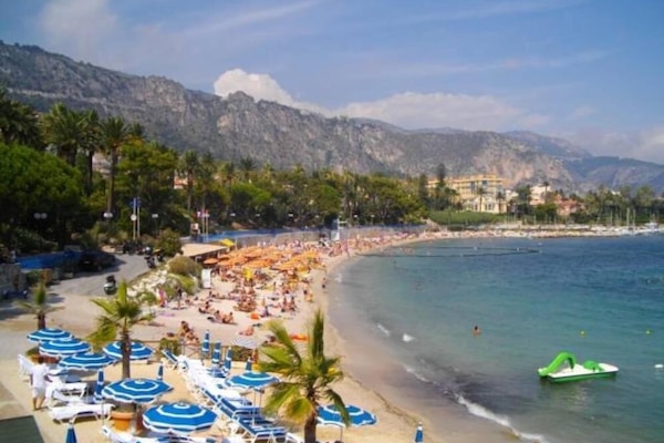 Der Strand von Beaulieu: "la baie des fourmis", 17 Gehminuten