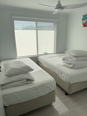 4 bedrooms, iron/ironing board, free WiFi, bed sheets