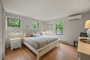 4 bedrooms, desk, iron/ironing board, travel cot