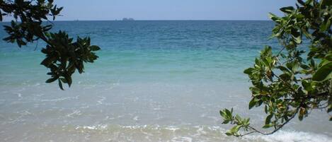 Beach nearby, sun loungers, beach towels