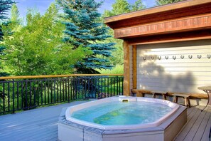 Outdoor spa tub - Hike Out/Walk In w/Unforgettable Views-Hot Tub-Garage-Grill-Deck-W/D in Unit-Fireplace-Updated/Quiet (Steamboat Springs)