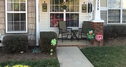 1 Story Townhome Rock Hill, lähellä Charlotte, Lake Wylie, Carowinds & I-77.